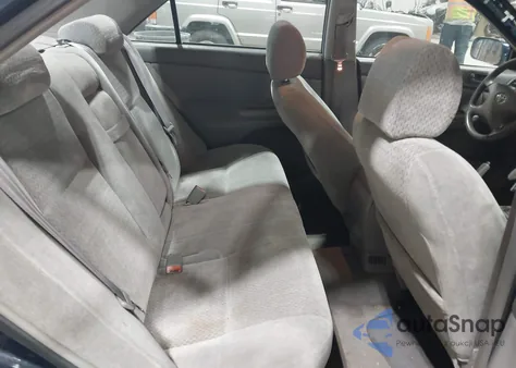 2002 Toyota Camry Le z USA, uszkodzony, nr VIN 4T1BE32K02U555810